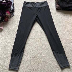 Black workout leggings!